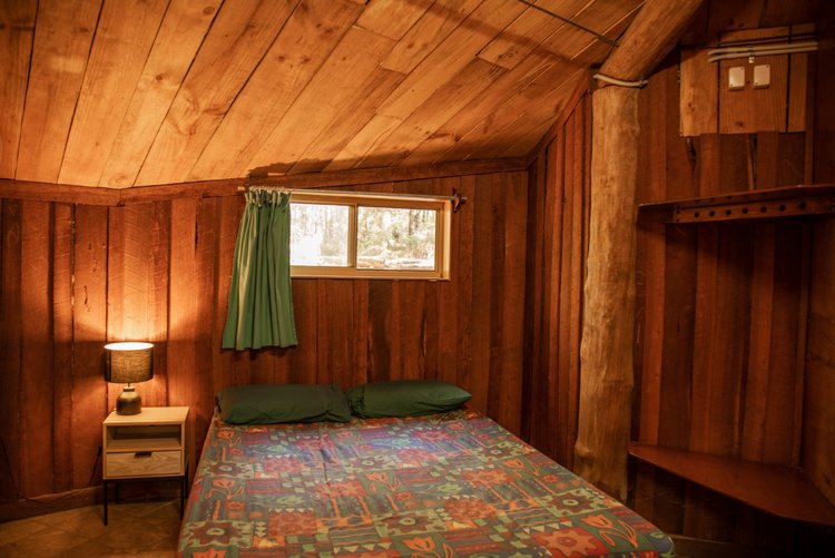 the roundhouse cottage bed, Nanga Bush Camp
